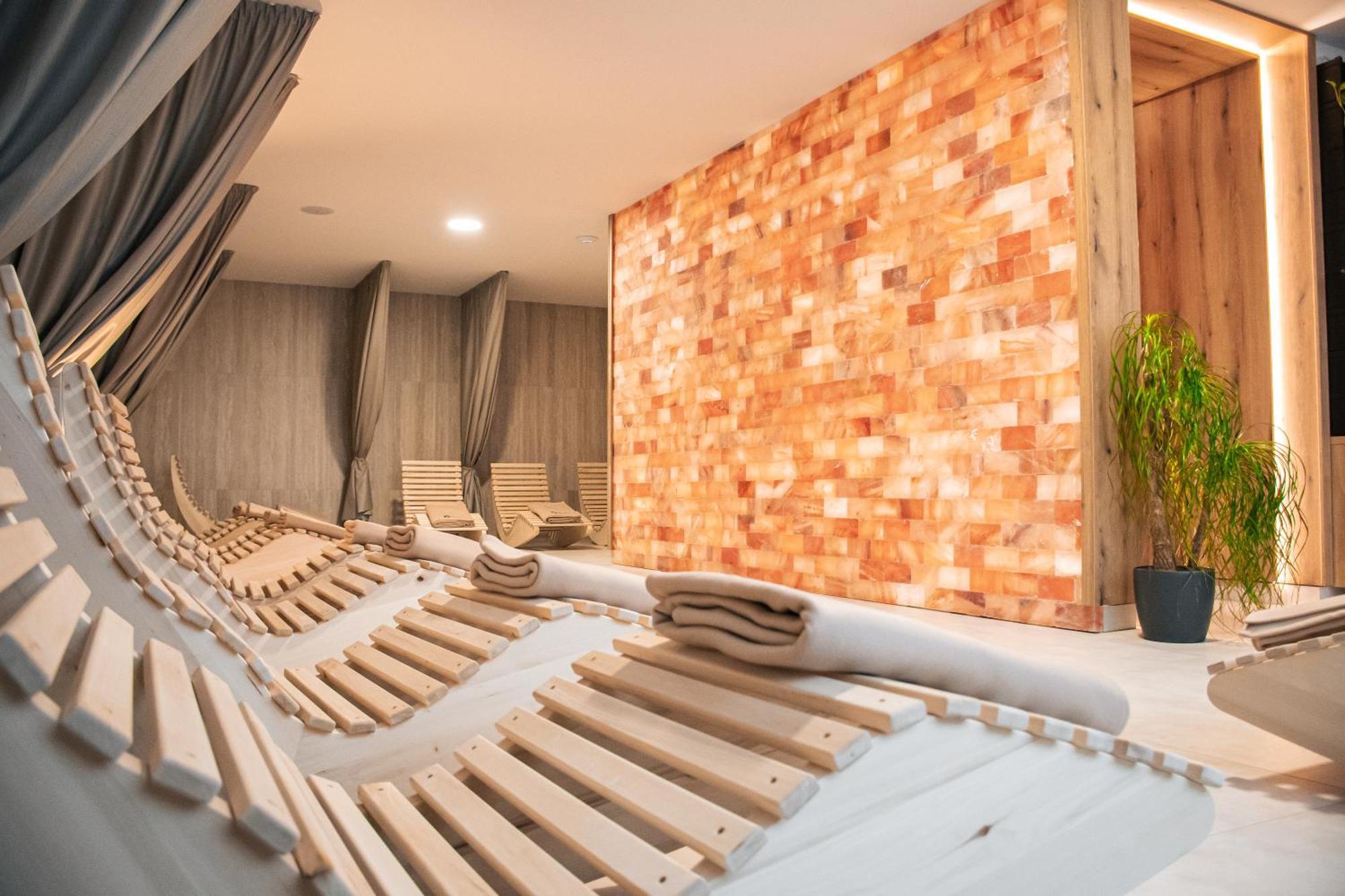 Rm Hotel Wellness & Congress Prievidza Dış mekan fotoğraf