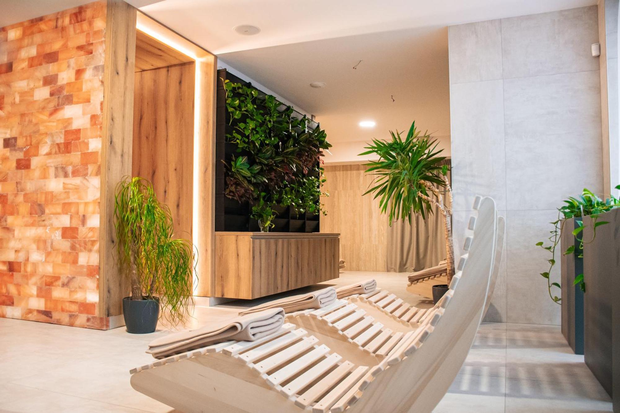 Rm Hotel Wellness & Congress Prievidza Dış mekan fotoğraf