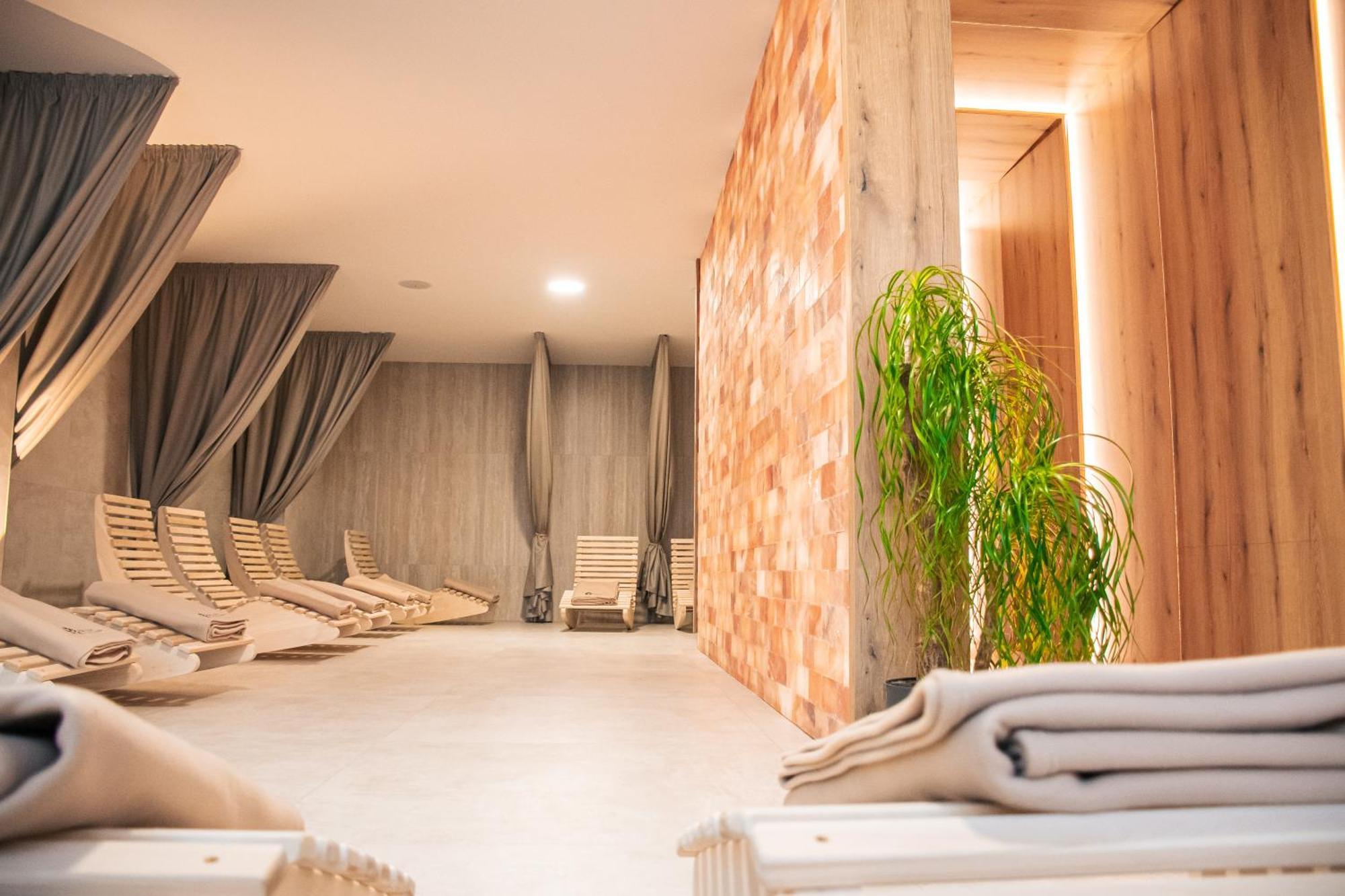 Rm Hotel Wellness & Congress Prievidza Dış mekan fotoğraf