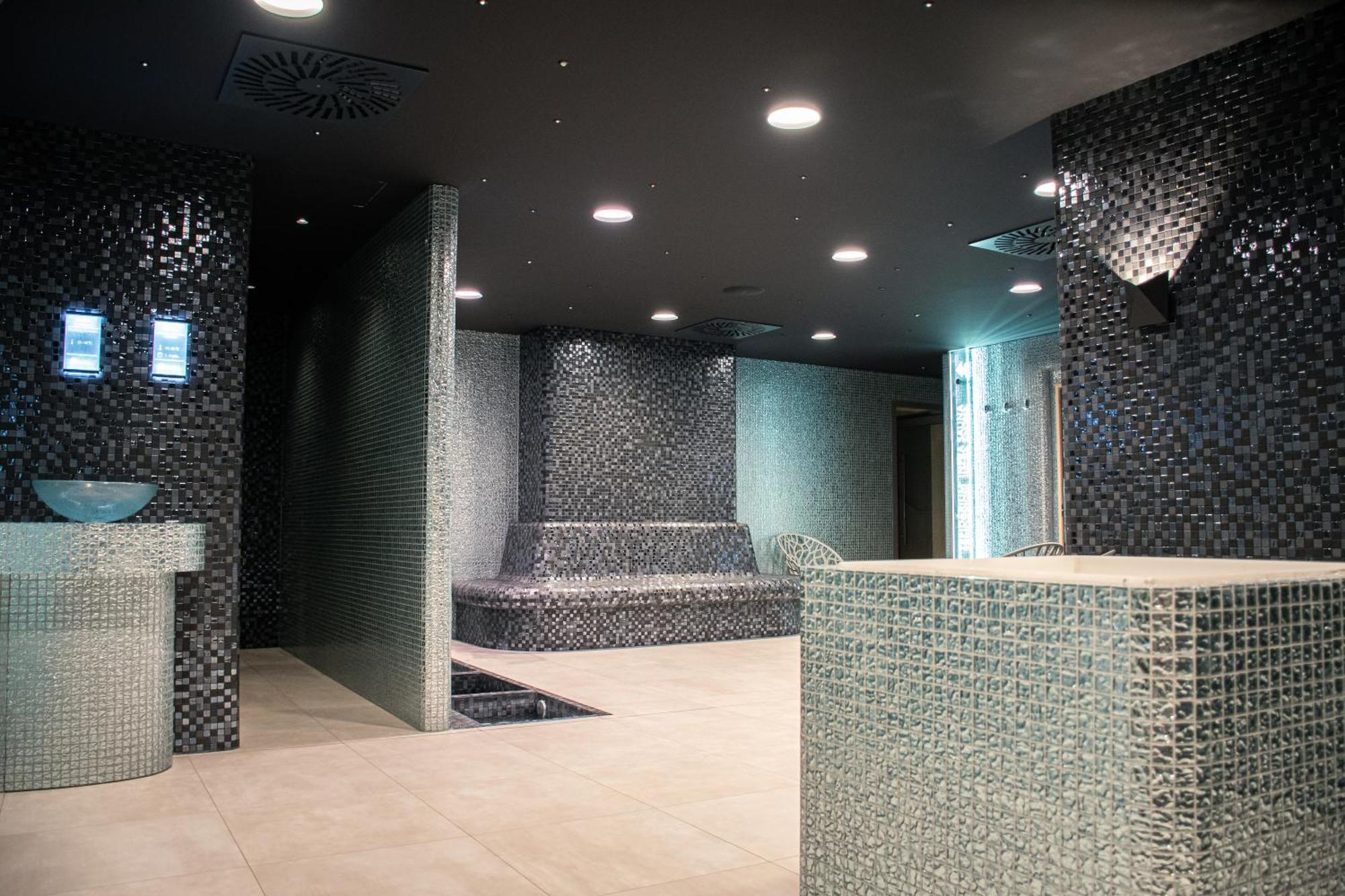 Rm Hotel Wellness & Congress Prievidza Dış mekan fotoğraf