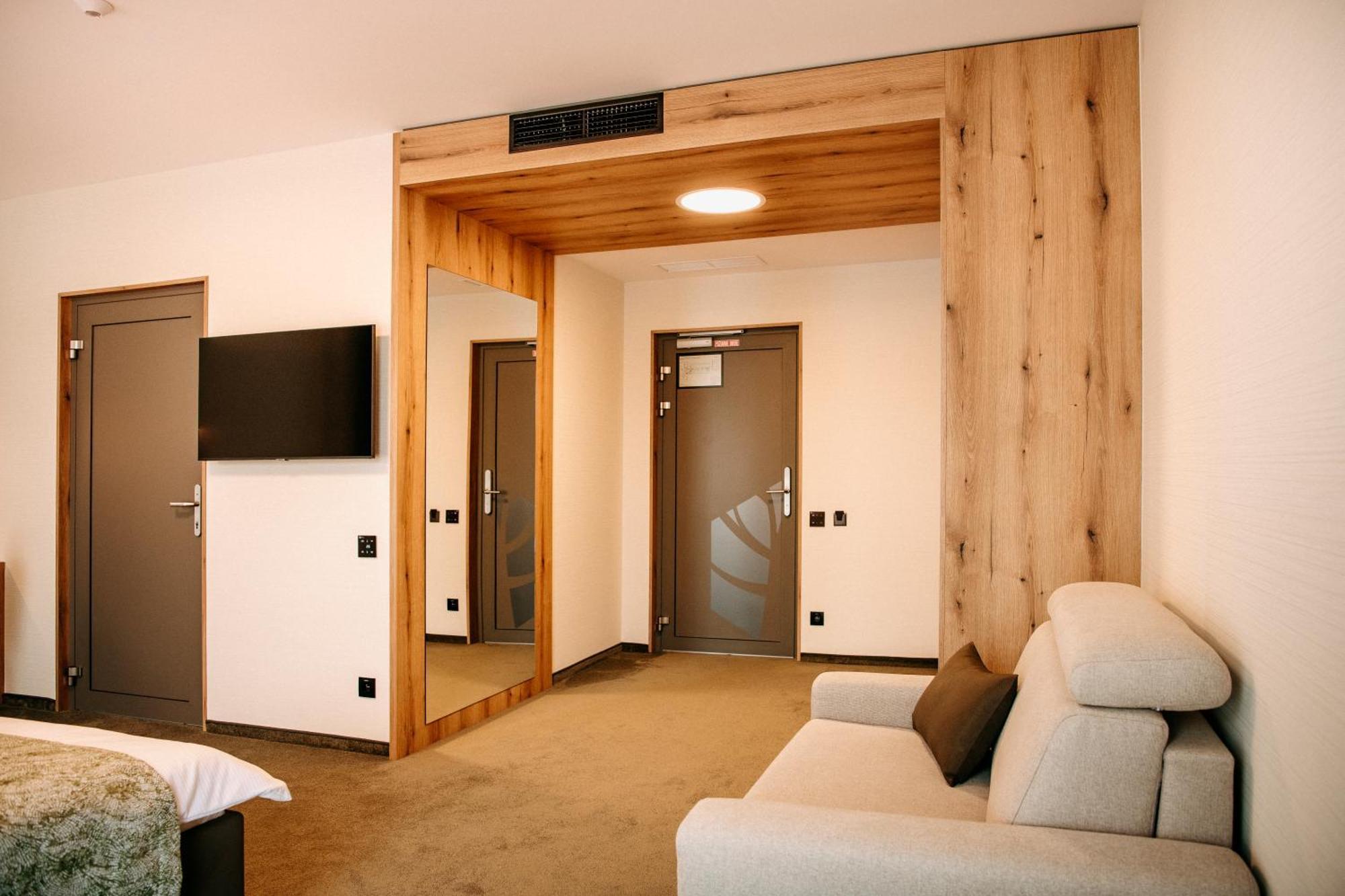 Rm Hotel Wellness & Congress Prievidza Dış mekan fotoğraf