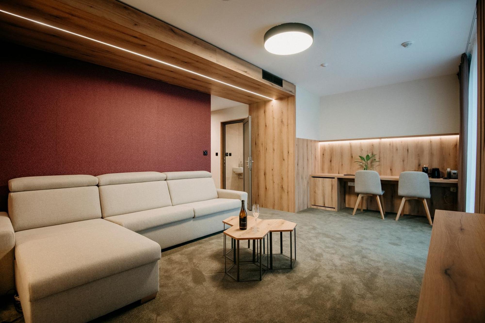 Rm Hotel Wellness & Congress Prievidza Dış mekan fotoğraf