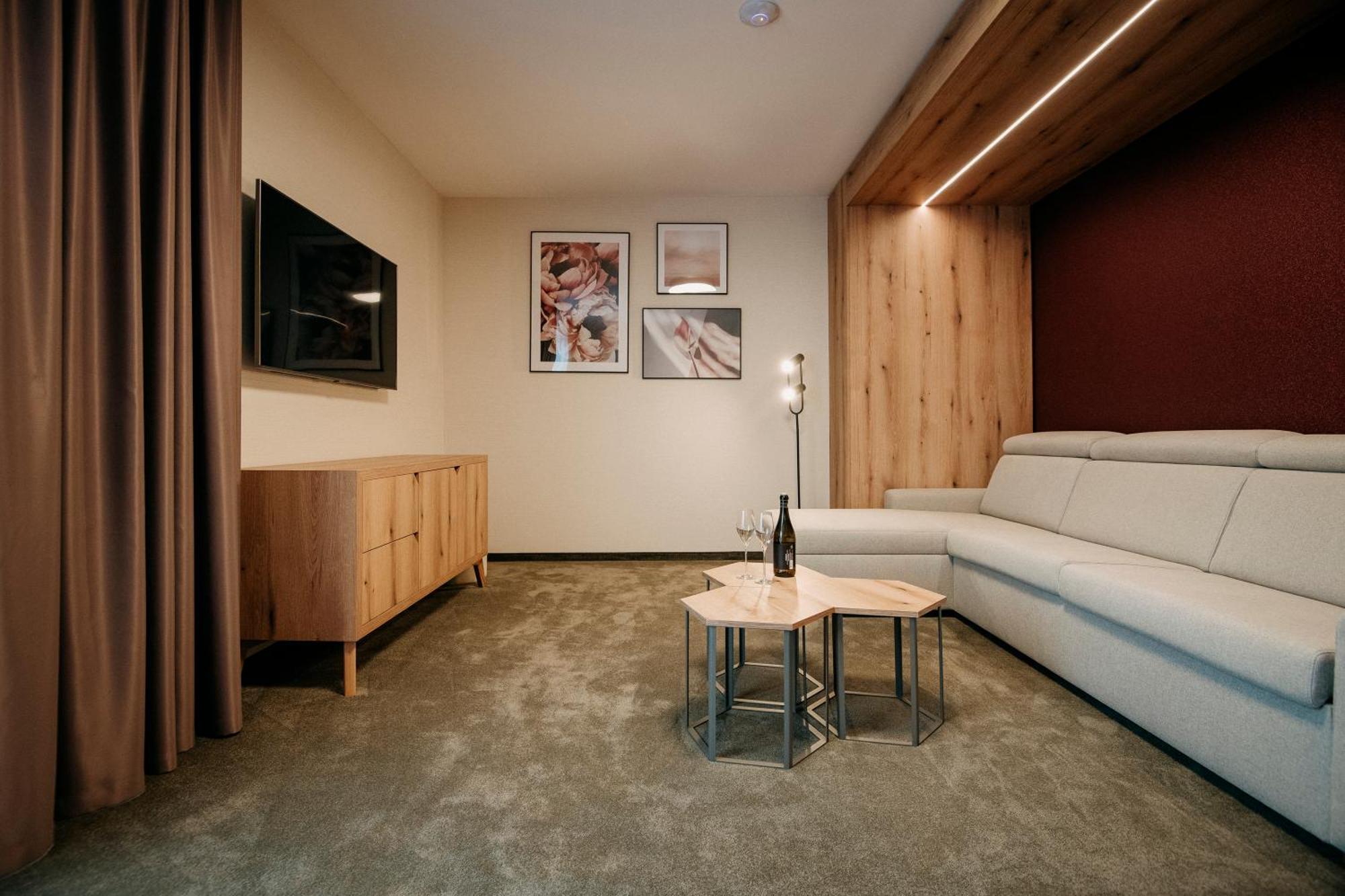 Rm Hotel Wellness & Congress Prievidza Dış mekan fotoğraf