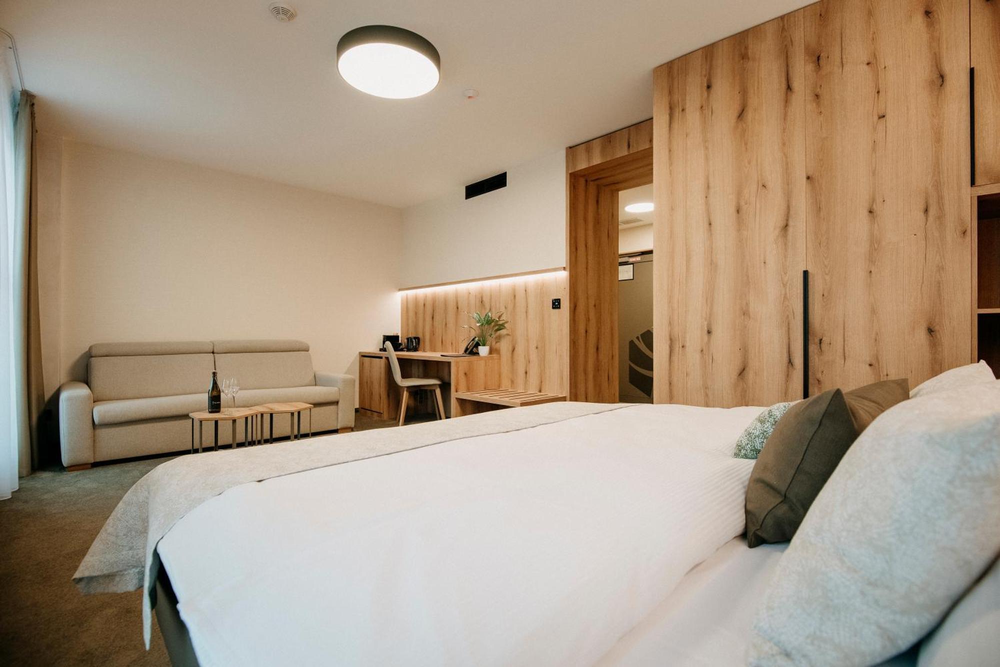 Rm Hotel Wellness & Congress Prievidza Dış mekan fotoğraf