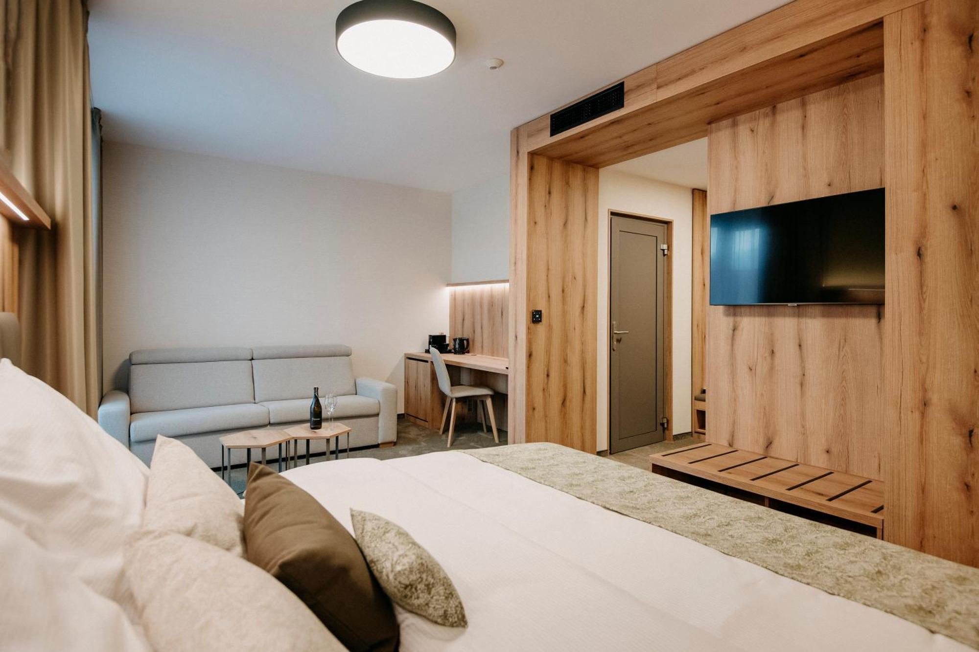 Rm Hotel Wellness & Congress Prievidza Dış mekan fotoğraf