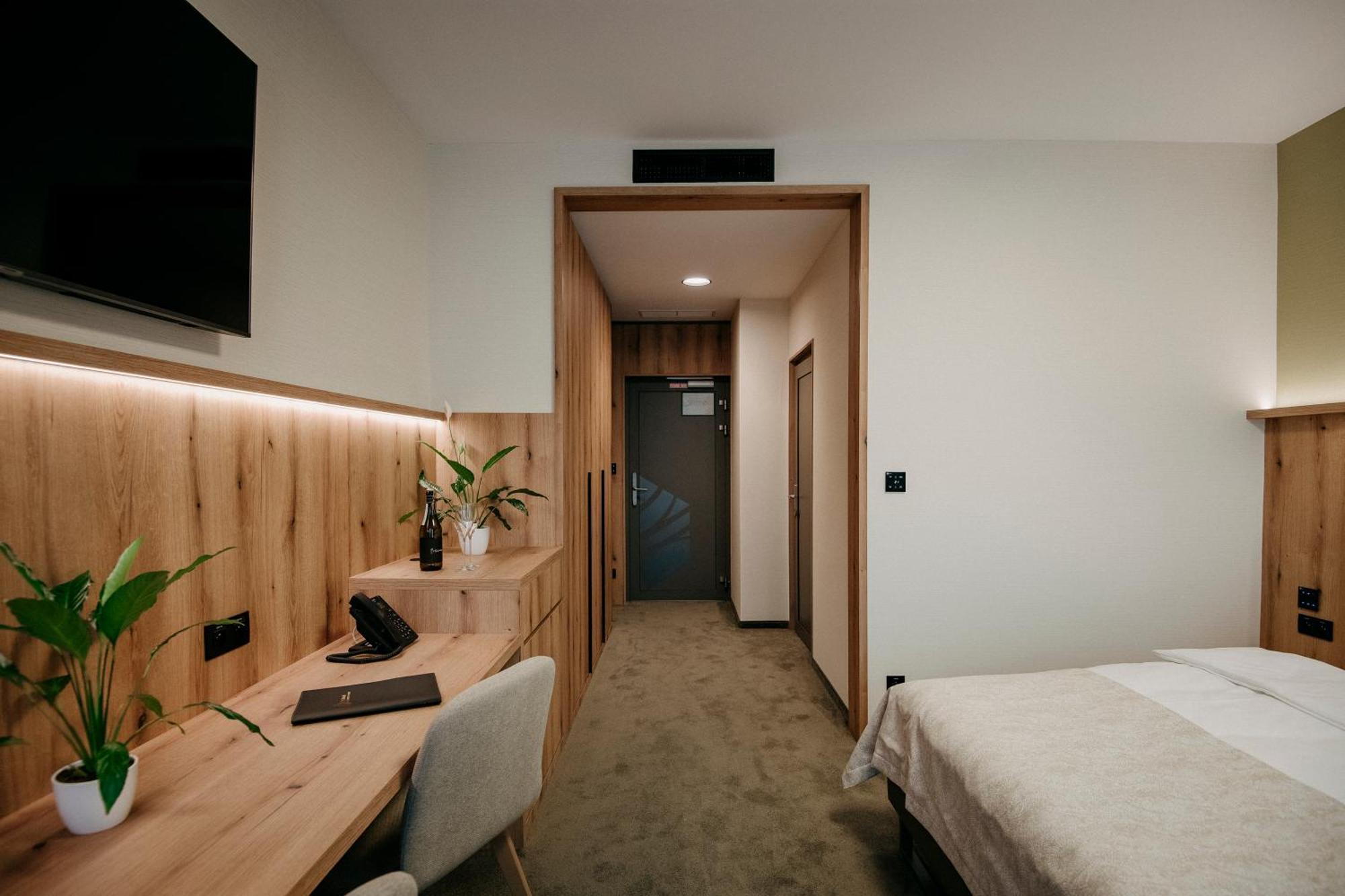 Rm Hotel Wellness & Congress Prievidza Dış mekan fotoğraf